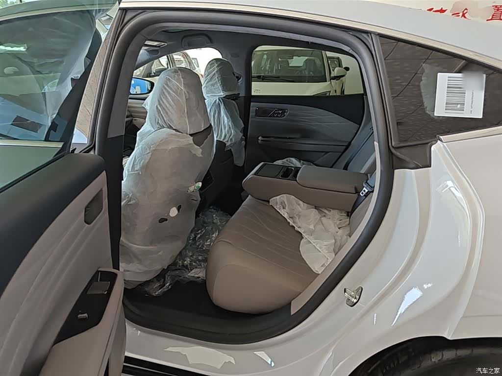 Geely 8, 2026 17