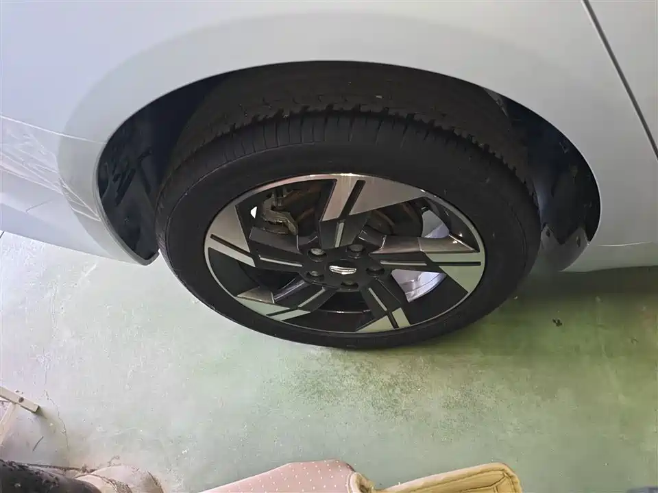 Geely Emgrand L HiP Geely Emgrand L HiP