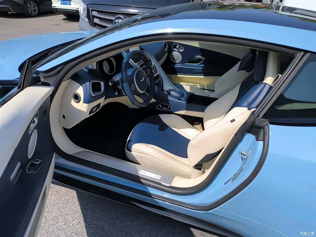 Aston Martin DB11, 2020 10