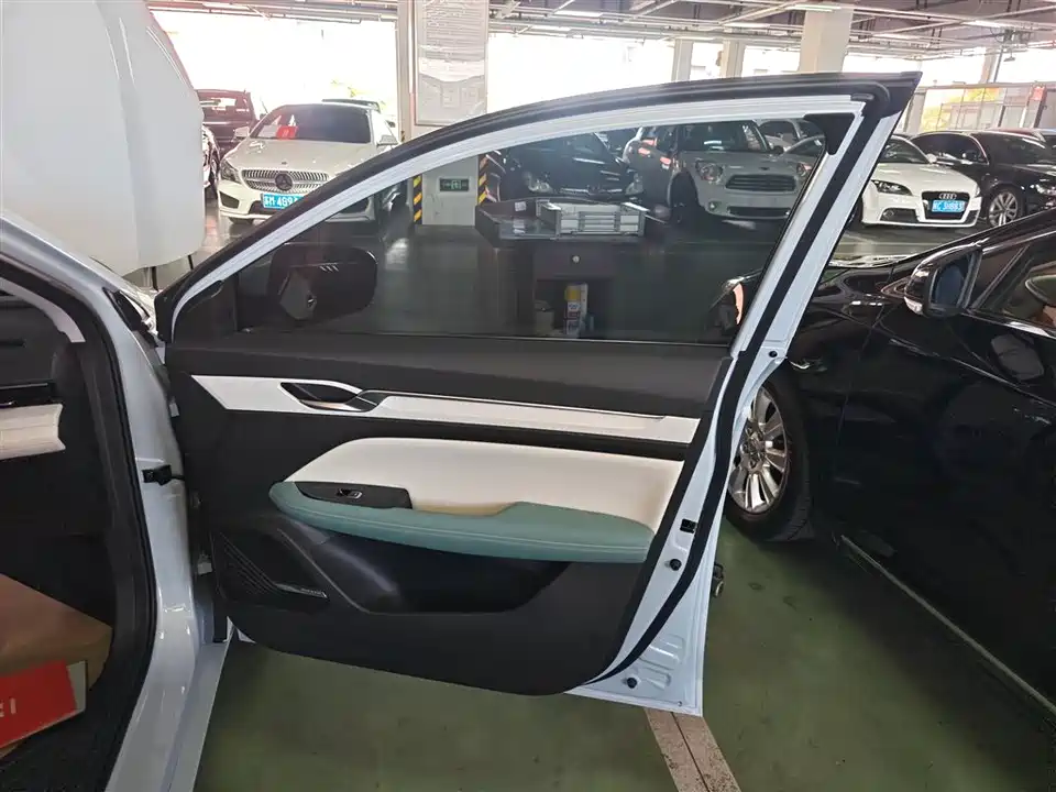 Geely Emgrand L HiP Geely Emgrand L HiP