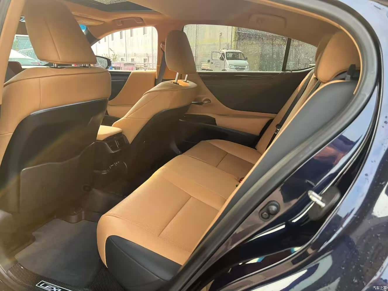 Lexus ES, 2023 9