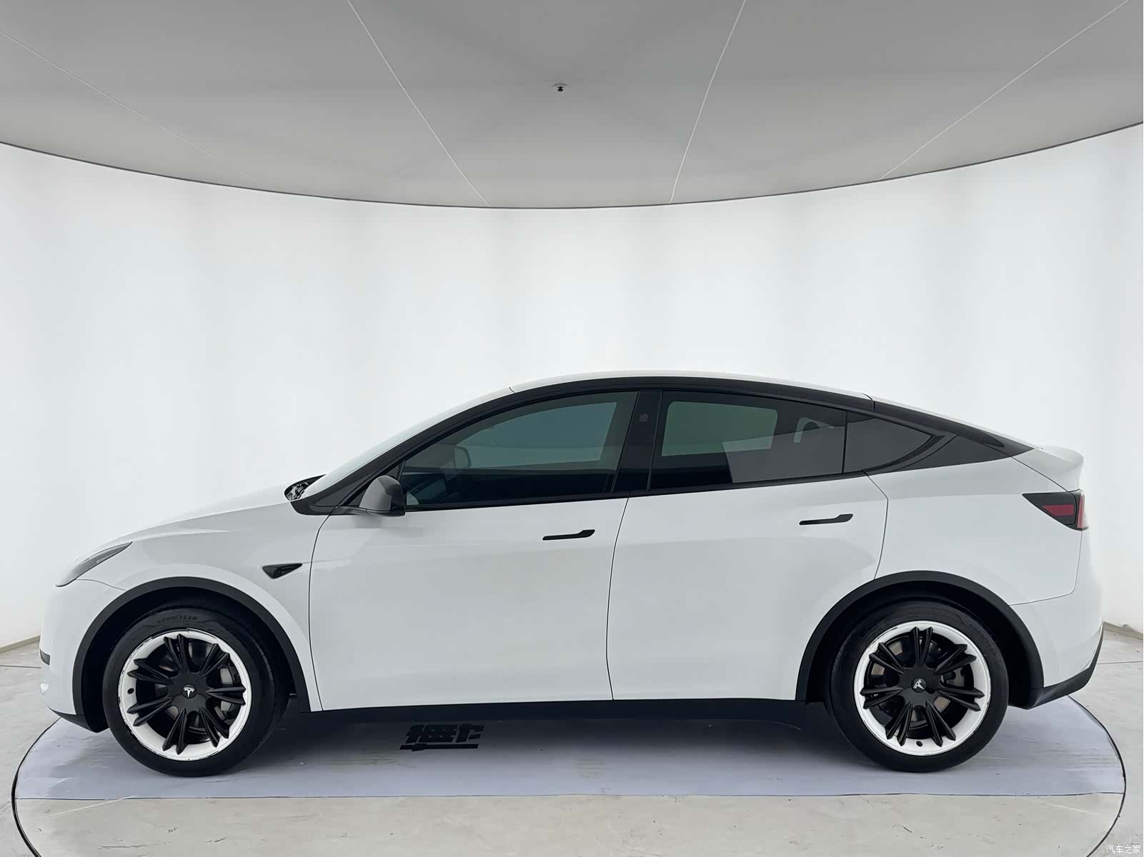 Tesla Model Y, 2024 3
