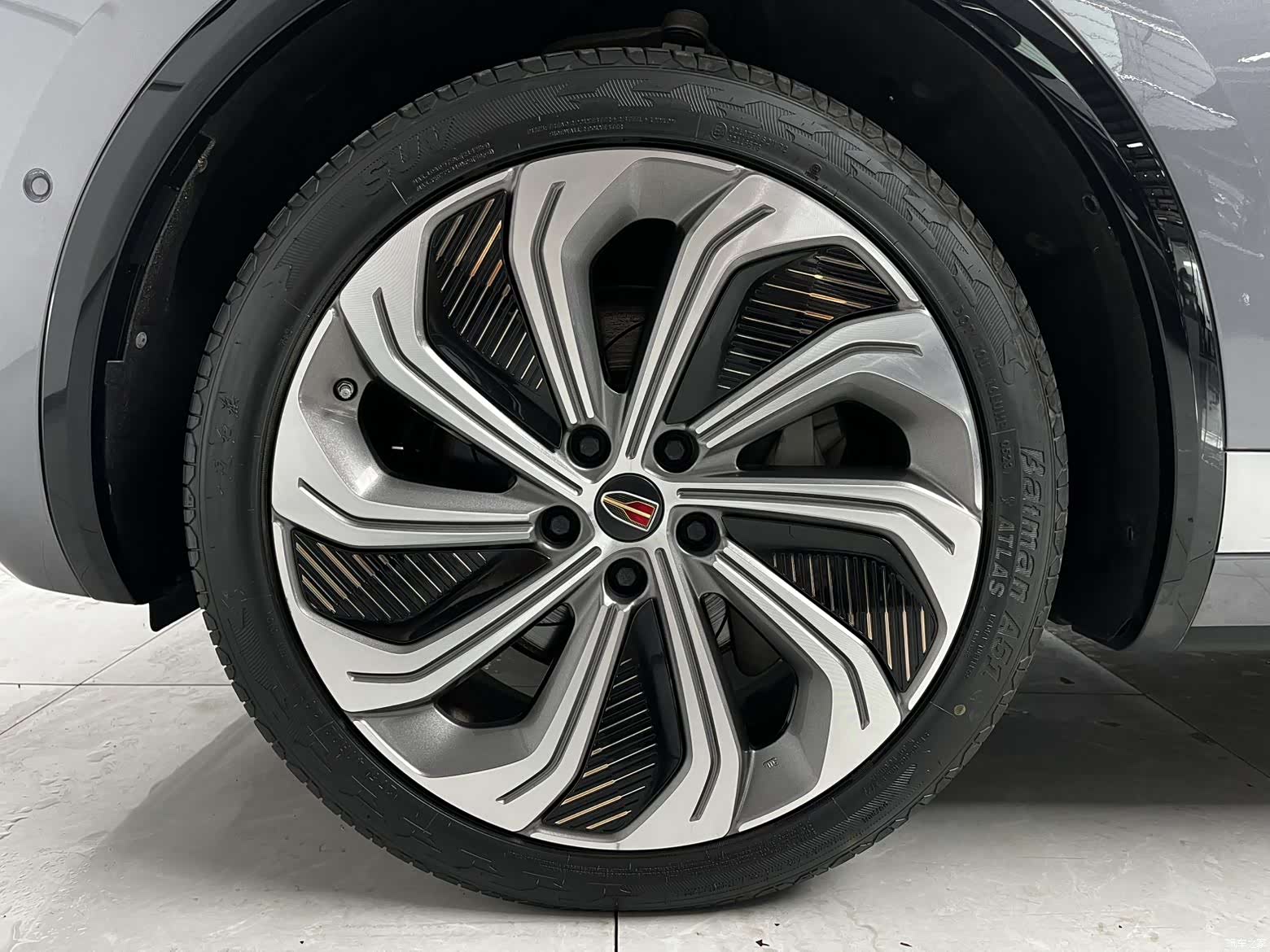 Hongqi E-HS9, 2023 9