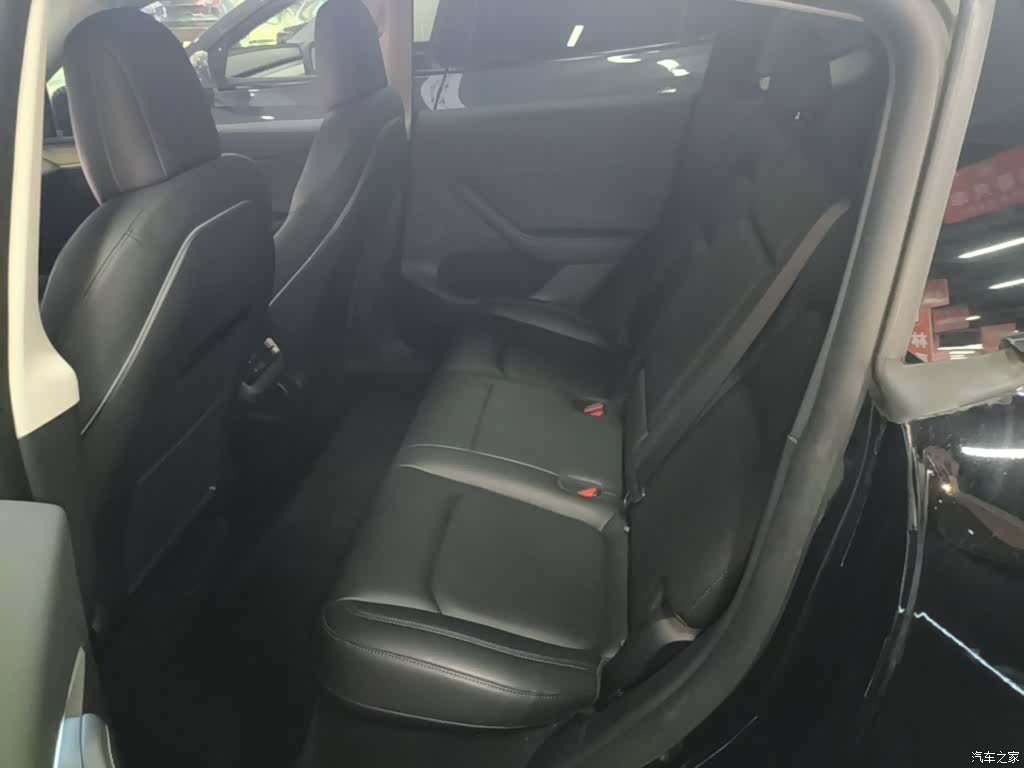Tesla Model Y, 2022 17