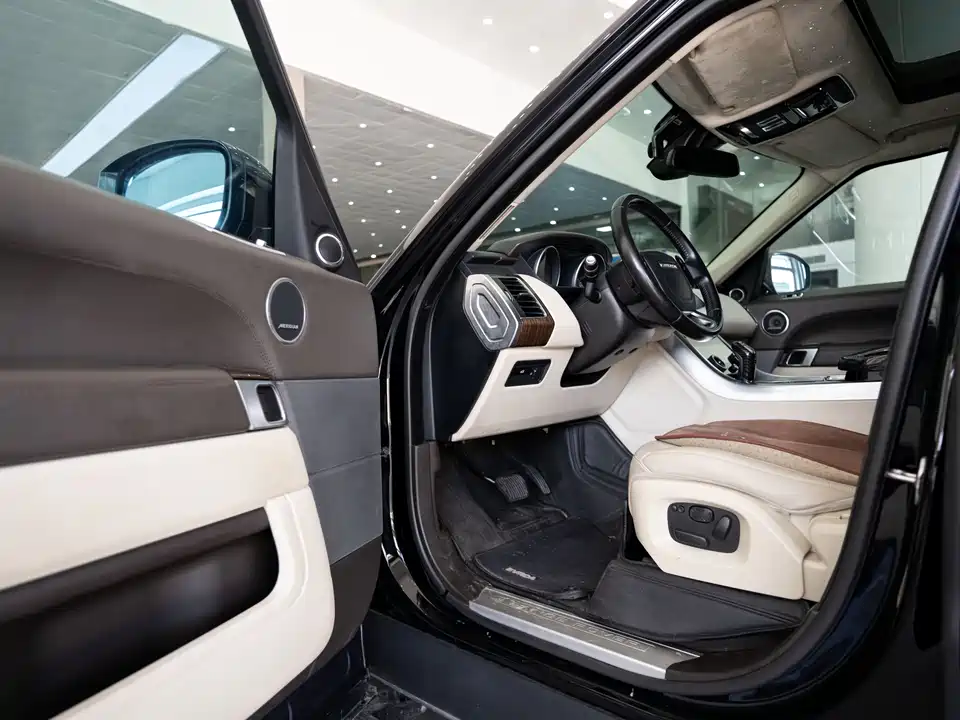 Land Rover Range Rover Sport Land Rover Range Rover Sport