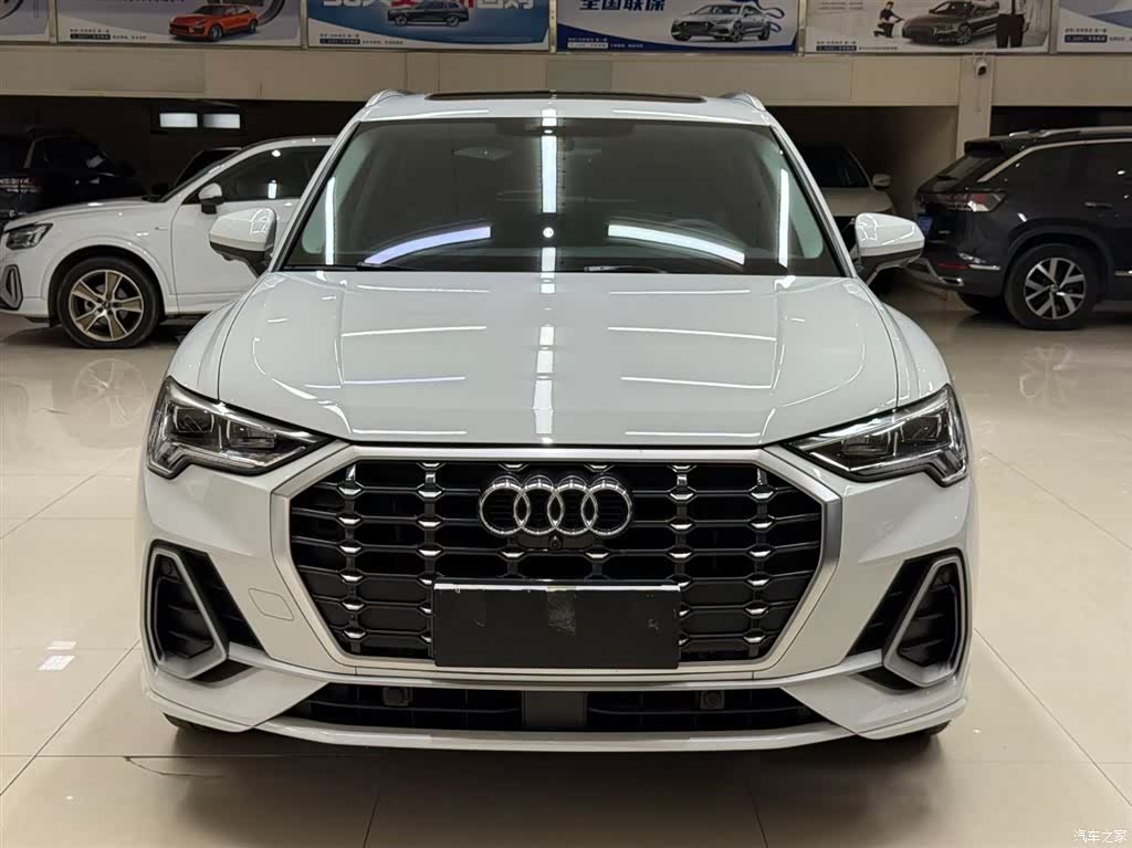 Audi Q3, 2023 2