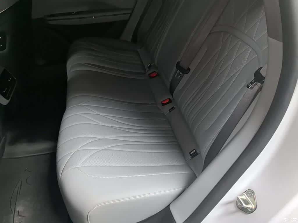 Geely E8, 2025 17