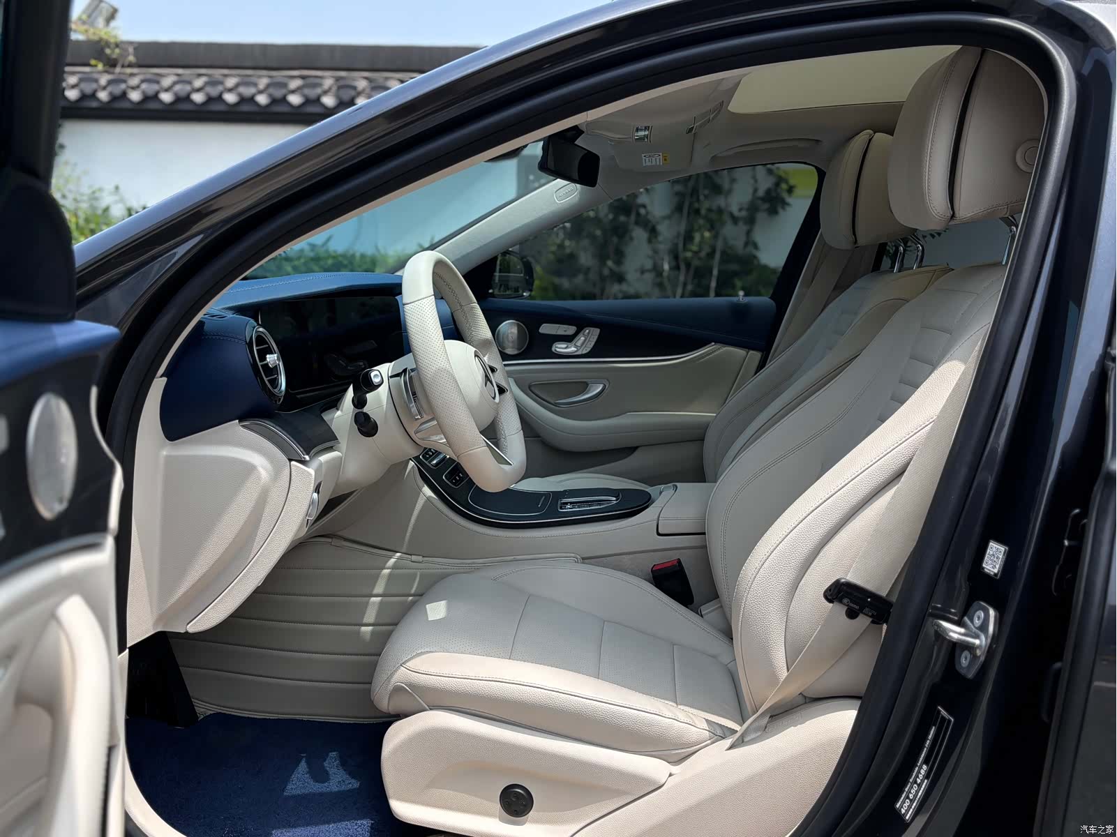 Mercedes-Benz E-Class, 2022 11