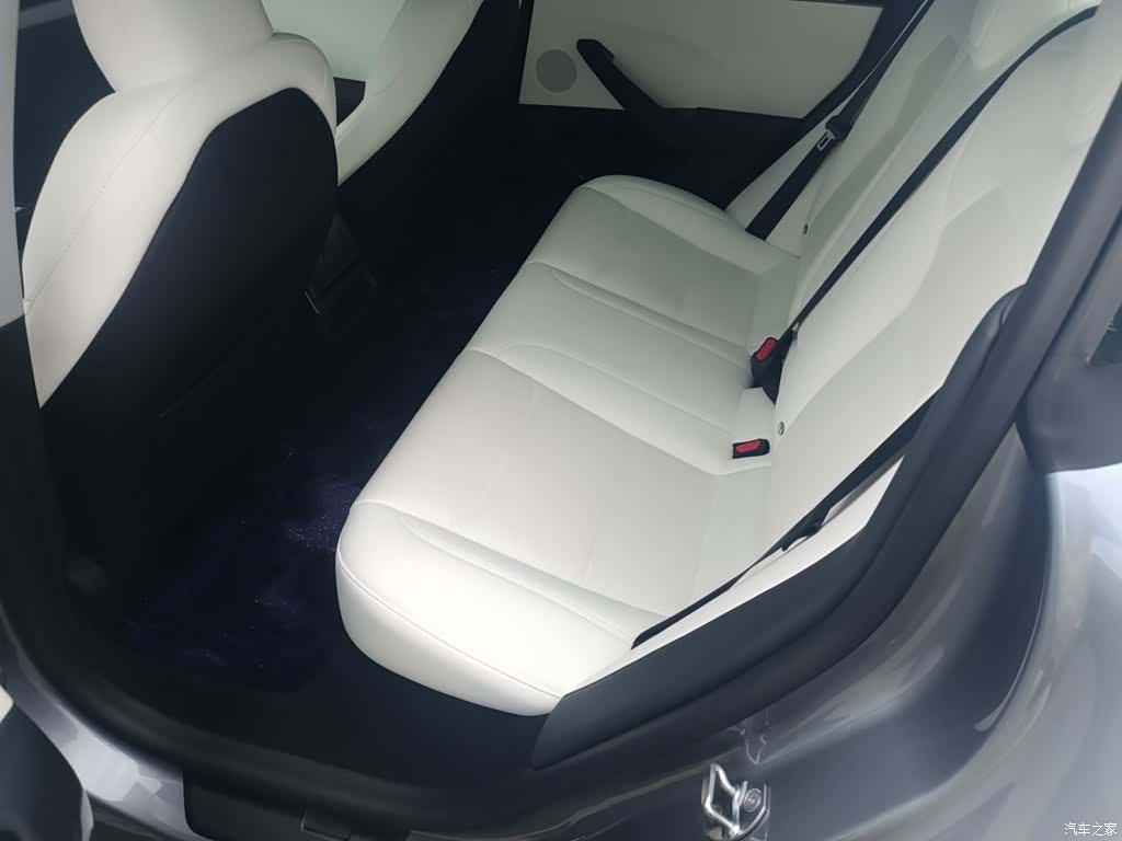 Tesla Model 3, 2025 13