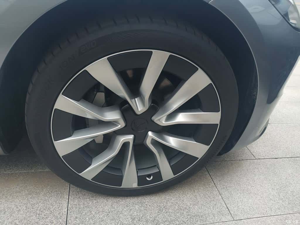 Tesla Model 3, 2025 26