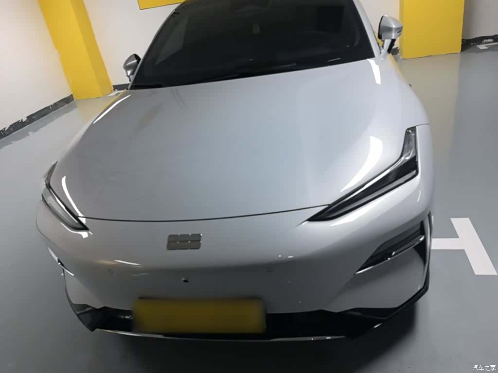 Geely E8, 2025 3