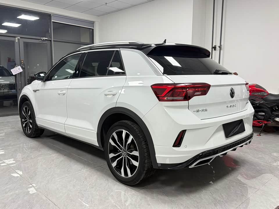 Volkswagen T-ROC exploring Songs