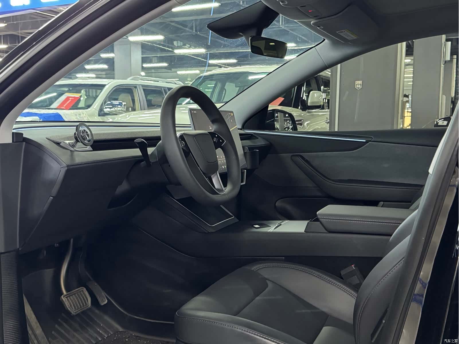 Tesla Model Y, 2025 4