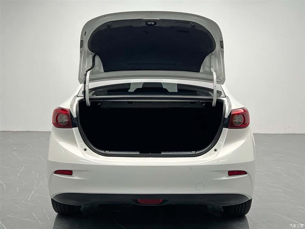 Mazda Mazda3, 2018 11