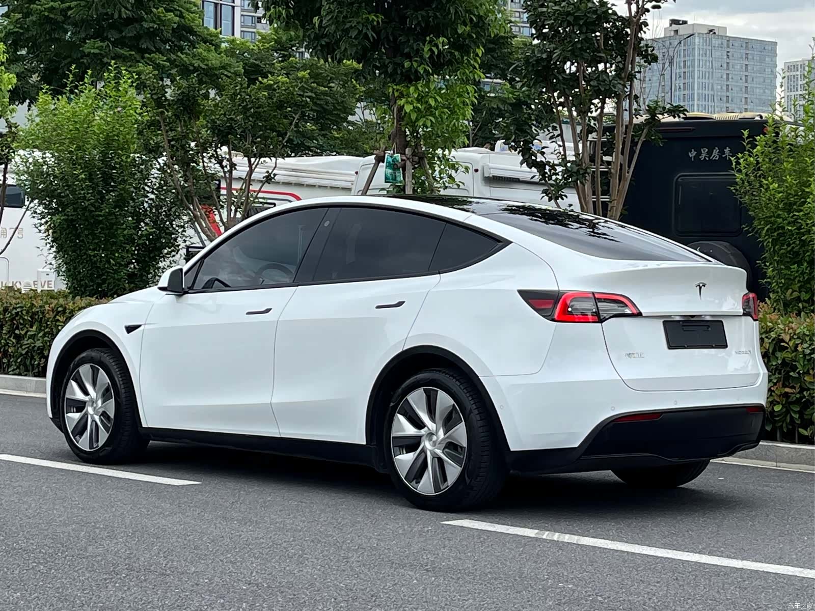 Tesla Model Y, 2023 все фото