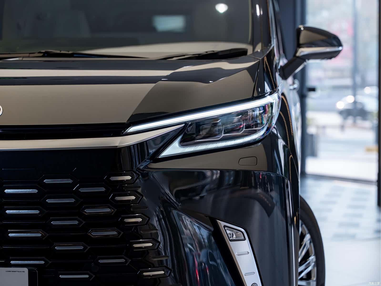 Lexus LM, 2026 7