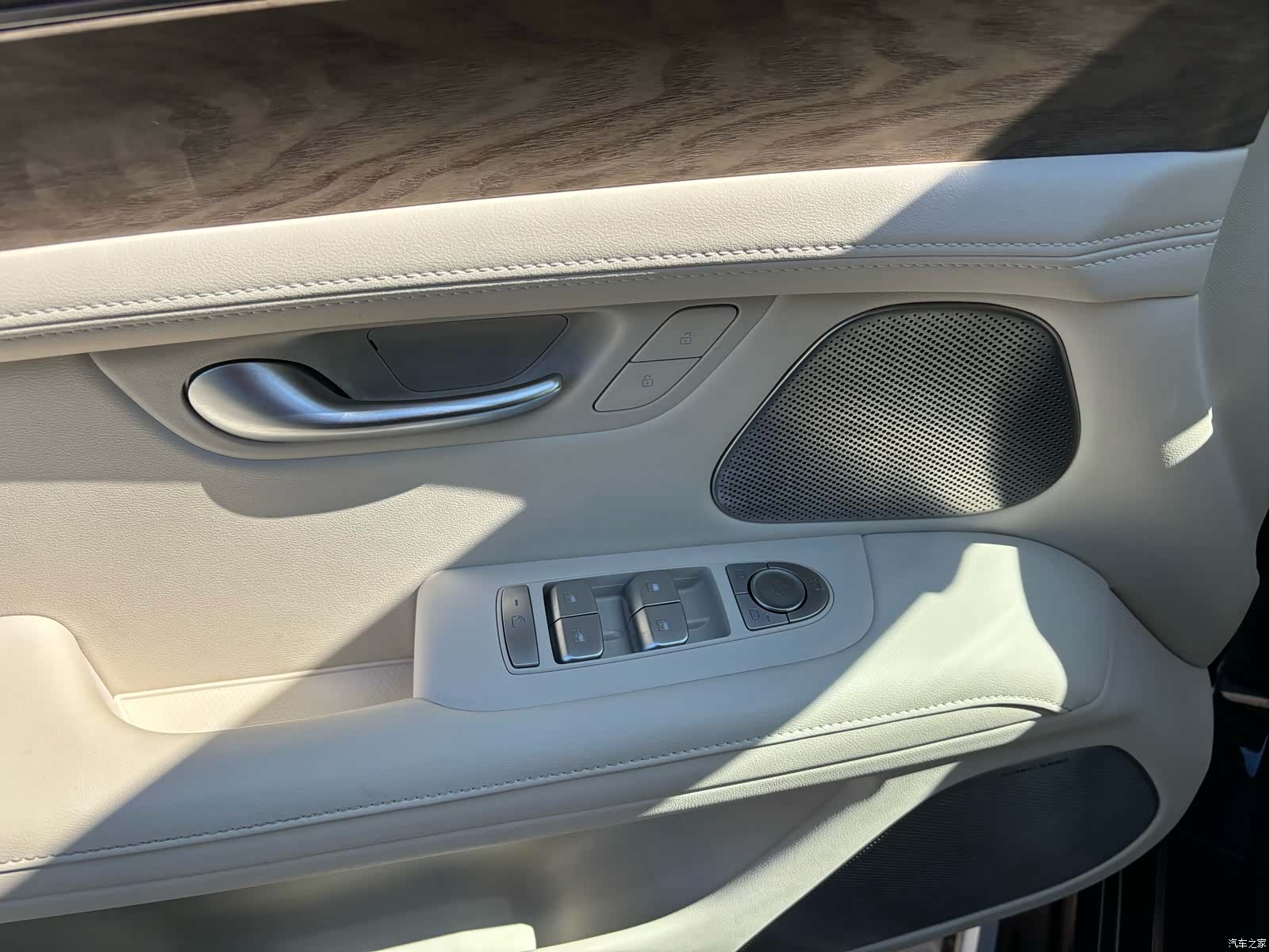 AITO M5, 2022 24