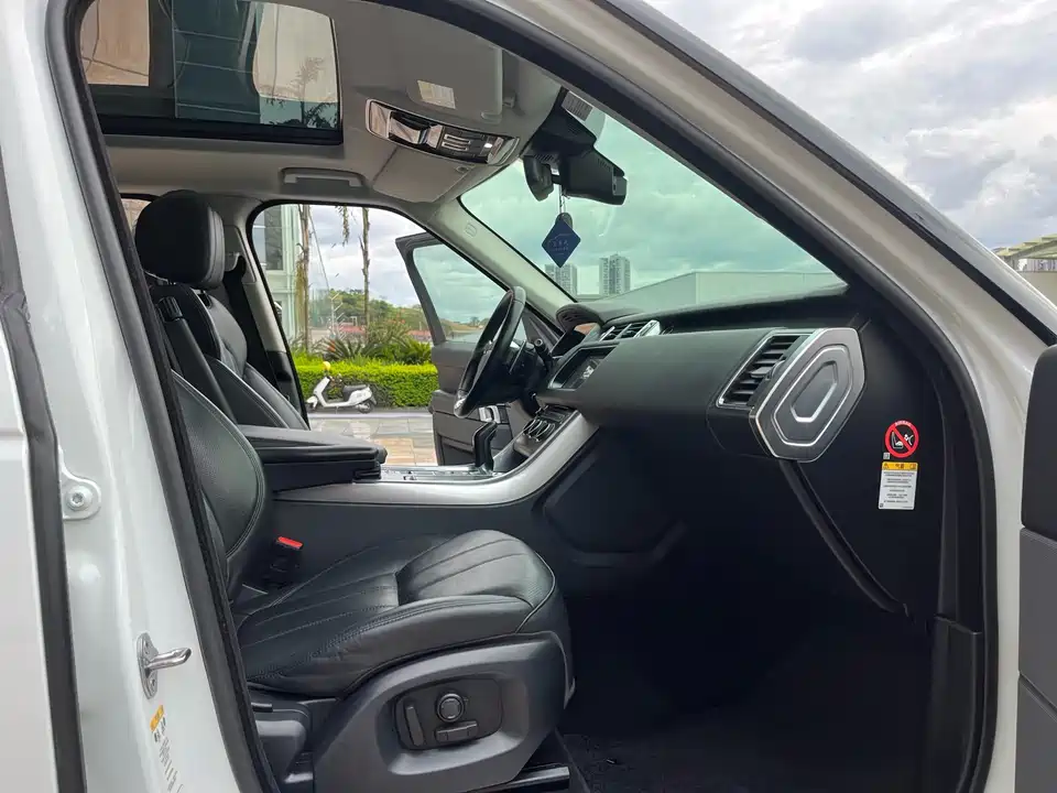 Land Rover Range Rover Sport Land Rover Range Rover Sport