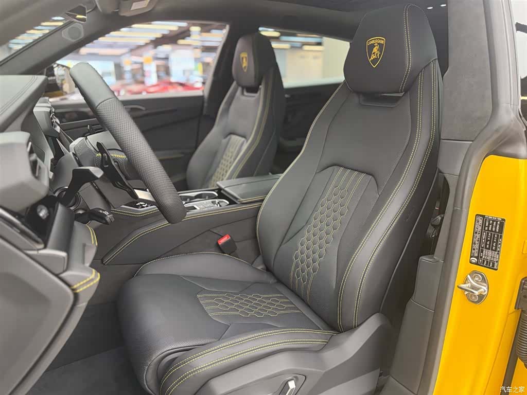 Lamborghini Urus, 2026 все фото