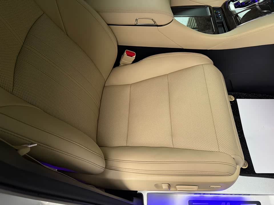 Toyota Elfa