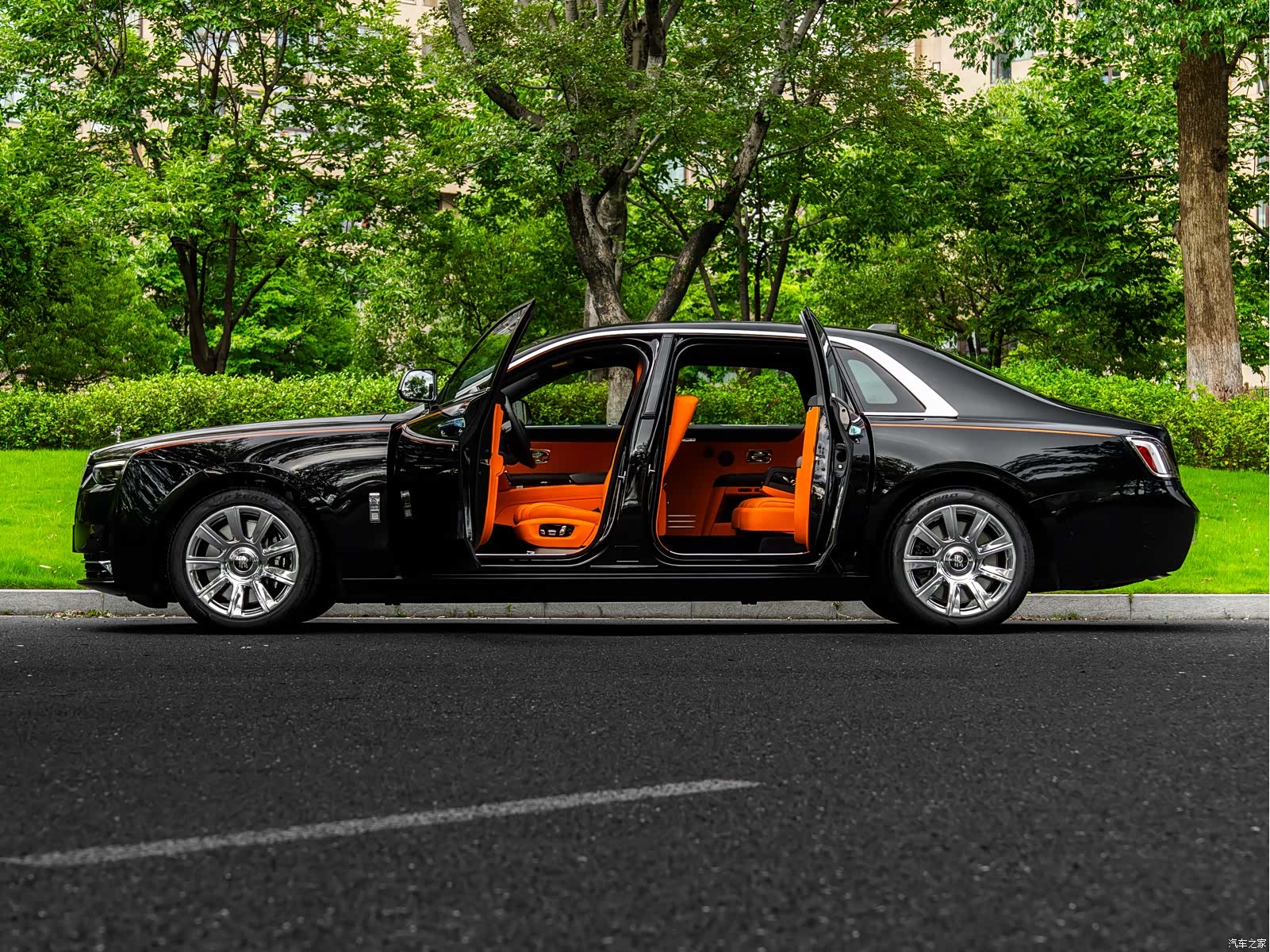 Rolls-Royce Ghost, 2026 все фото