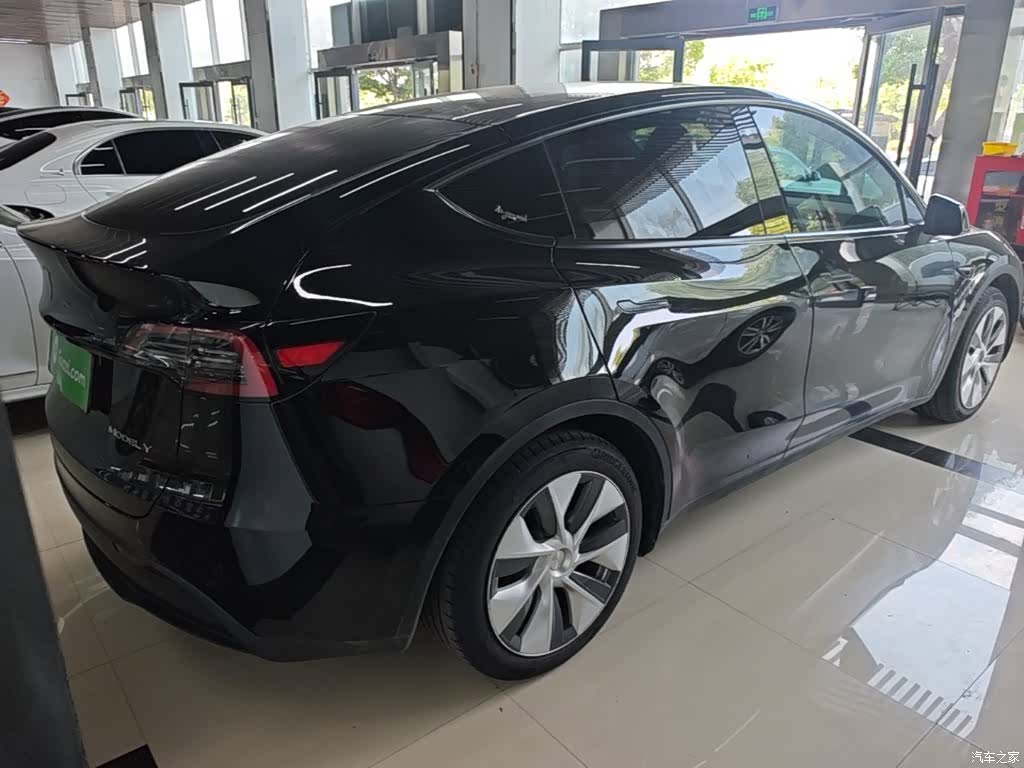 Tesla Model Y, 2023 7