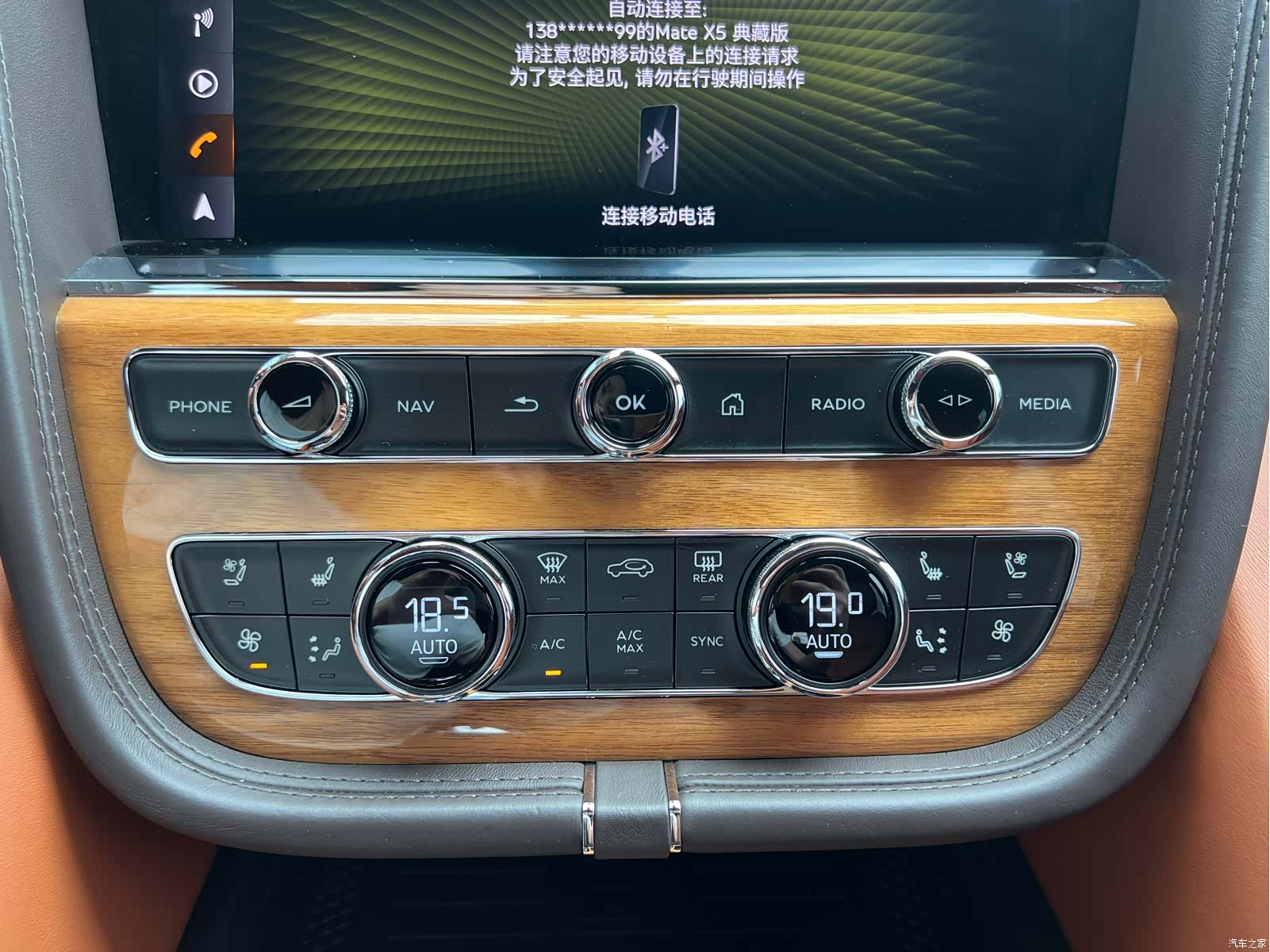 Bentley Bentayga, 2022 11