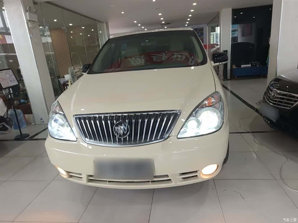 Buick GL8, 2014 3