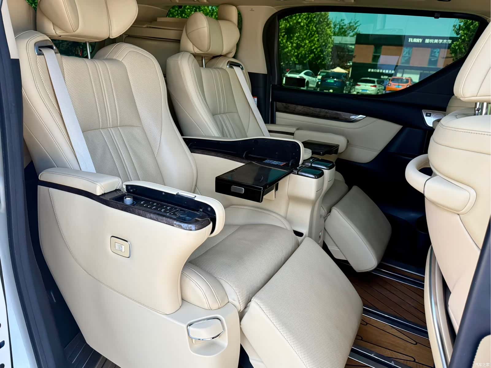 Toyota Alphard, 2021 13