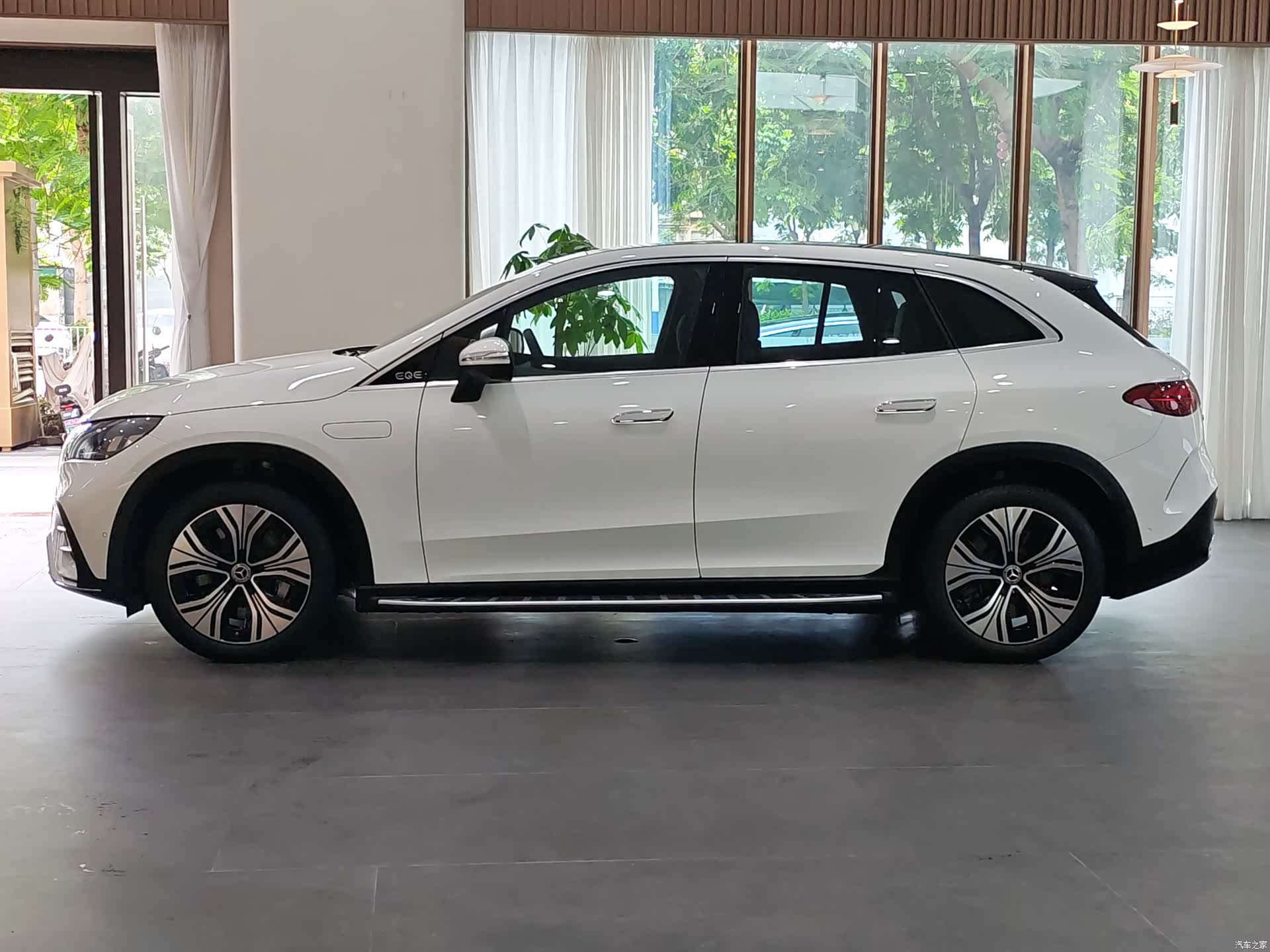 Mercedes-Benz EQE, 2024 4