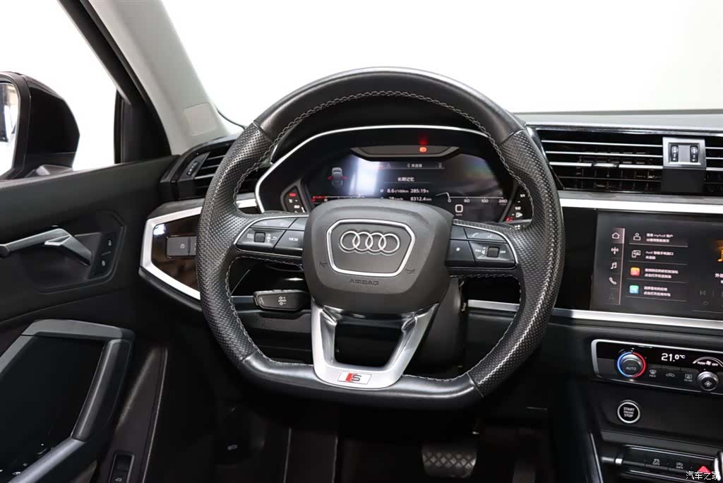 Audi Q3, 2023 13