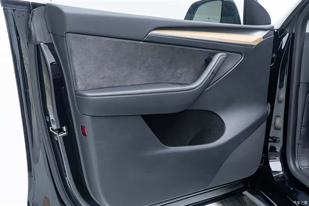 Tesla Model Y, 2022 13