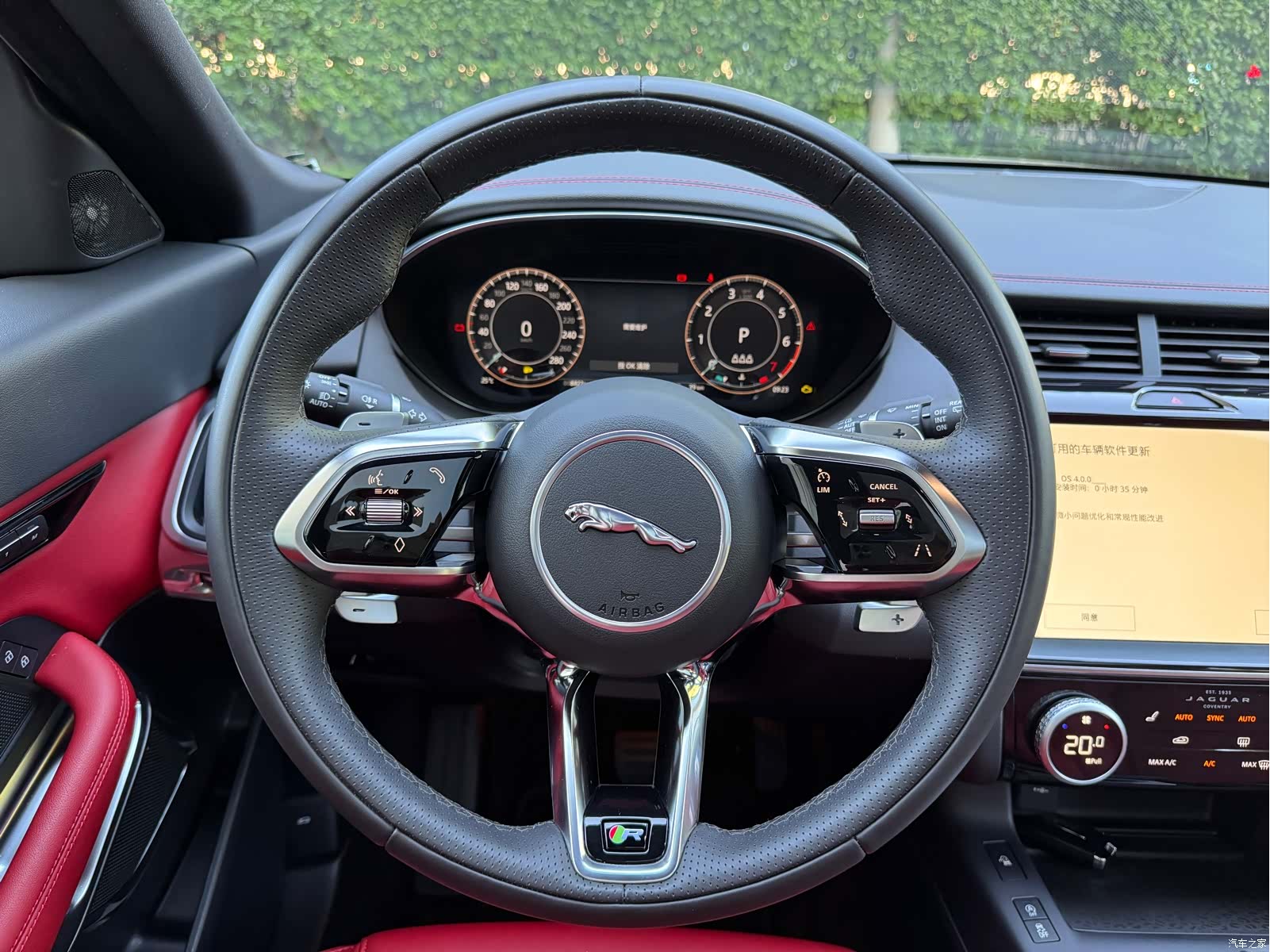 Land Rover E-PACE, 2025 11