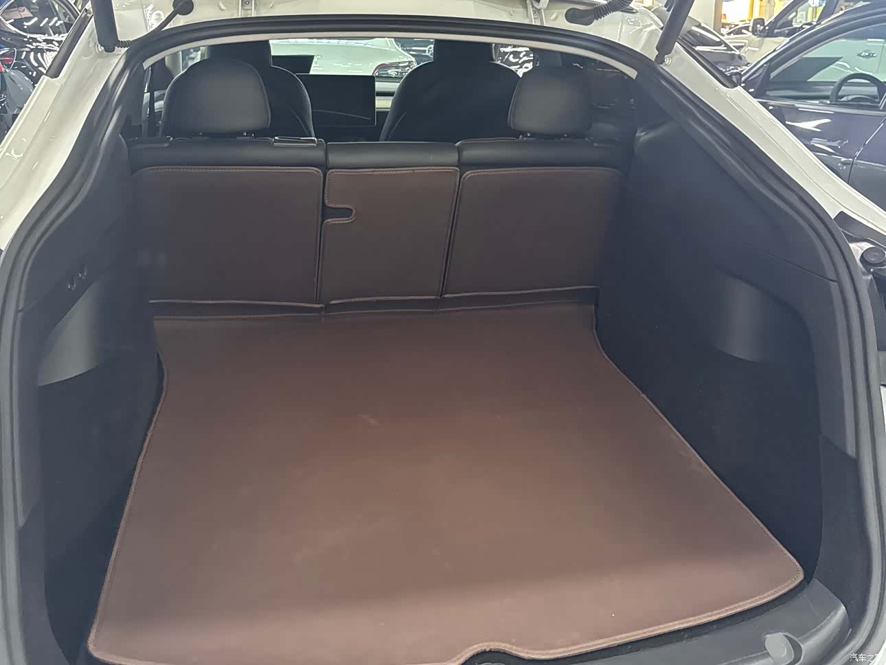 Tesla Model Y, 2023 15