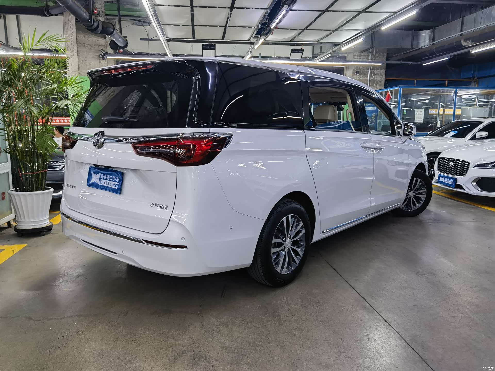 Buick GL8, 2022 6