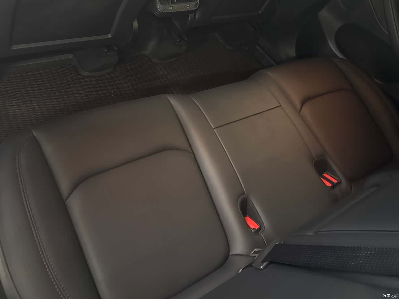 Tesla Model Y, 2024 16