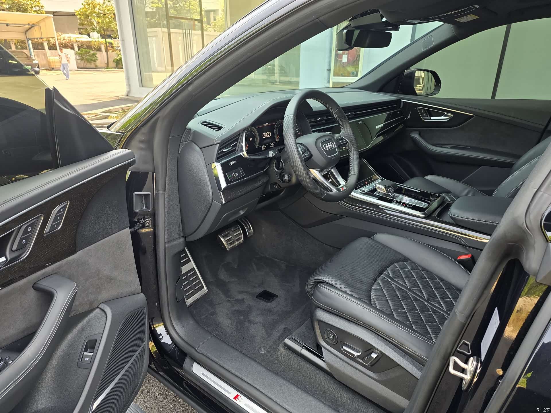 Audi Q8, 2021 4