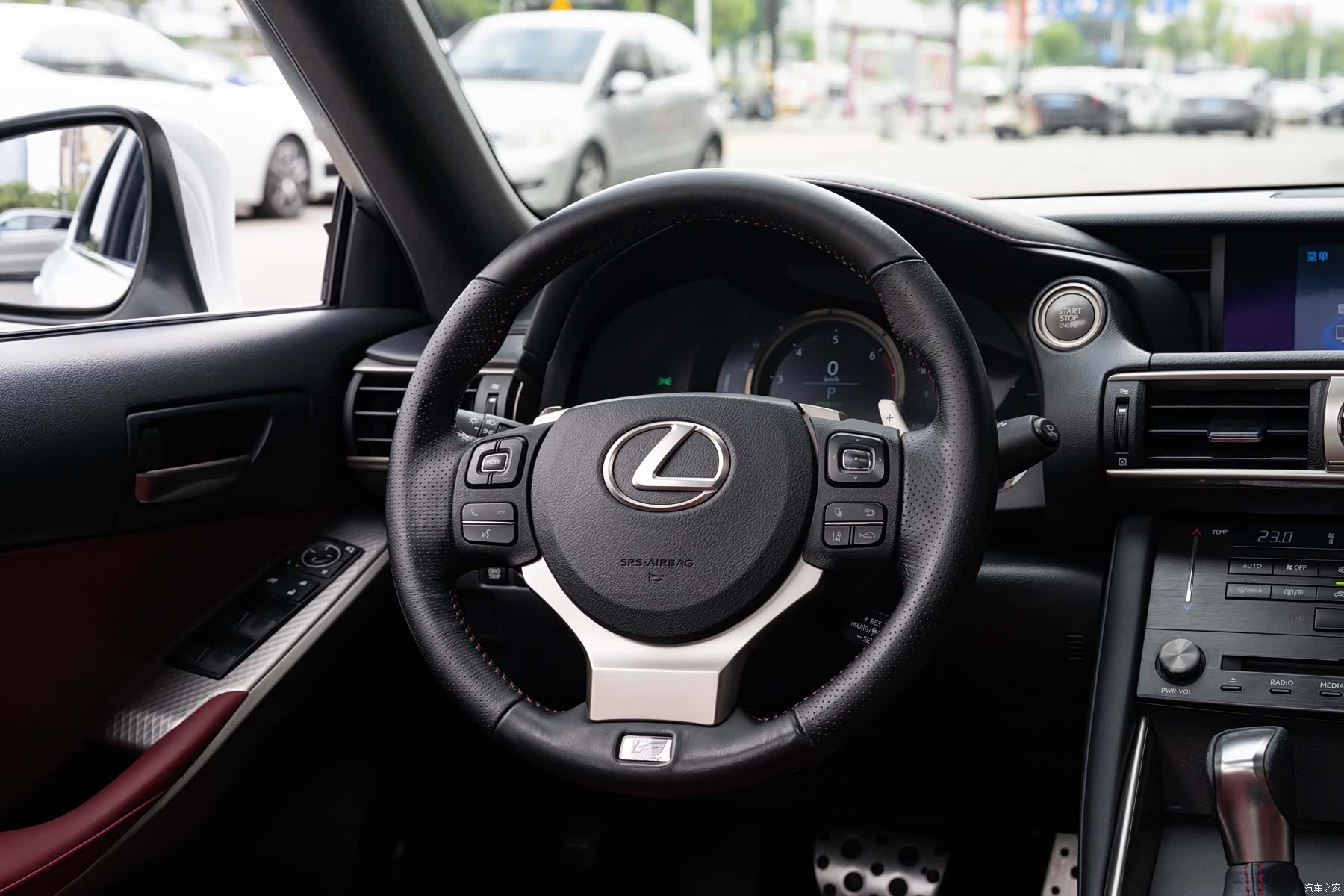 Lexus IS, 2017 14