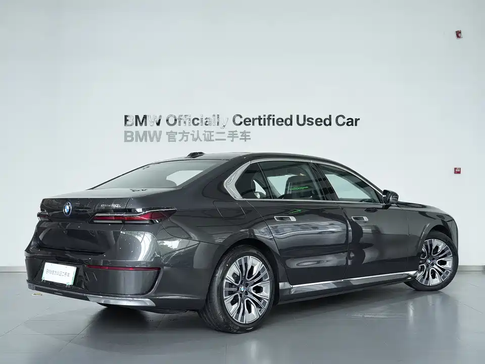 BMW i7
