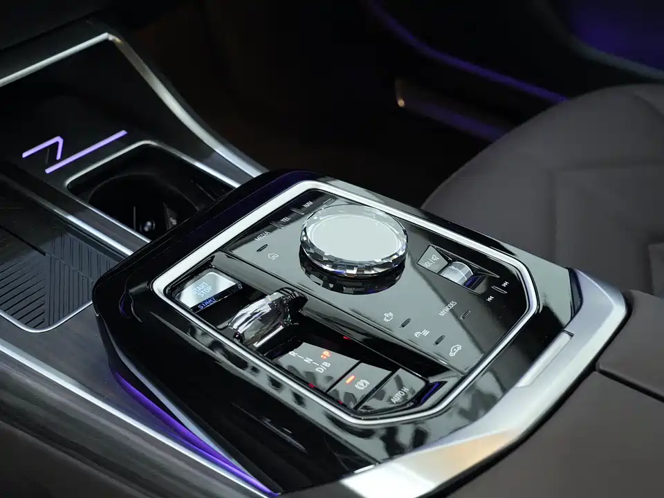 BMW i7