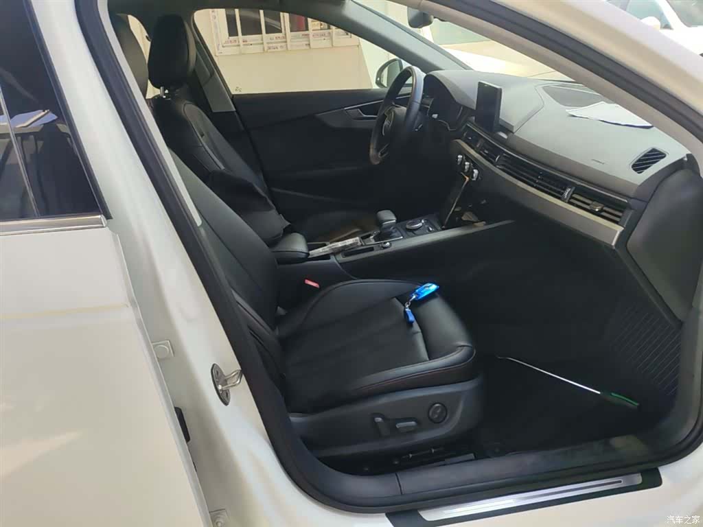 Audi A4L, 2019 25