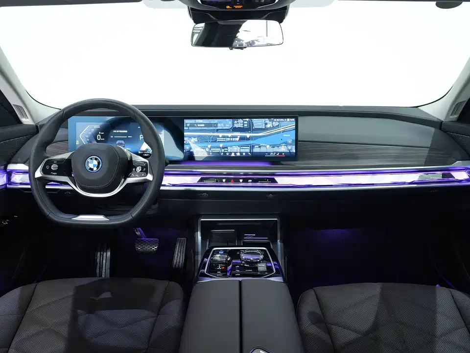 BMW i7