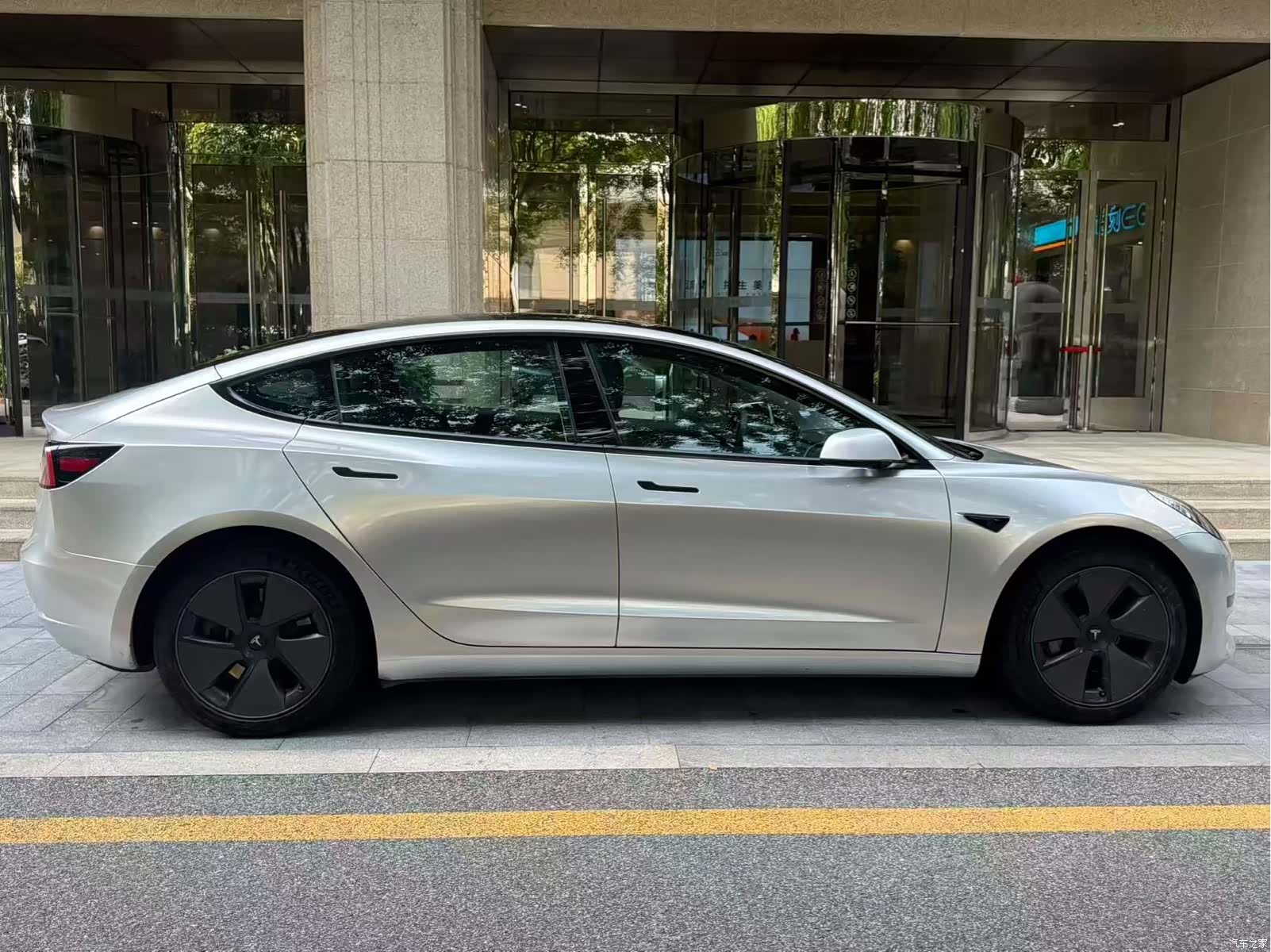 Tesla Model 3, 2023 4