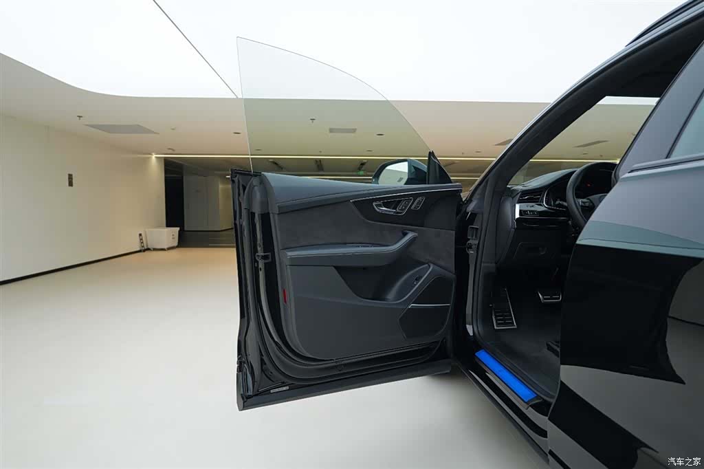 Audi Q8, 2023 17