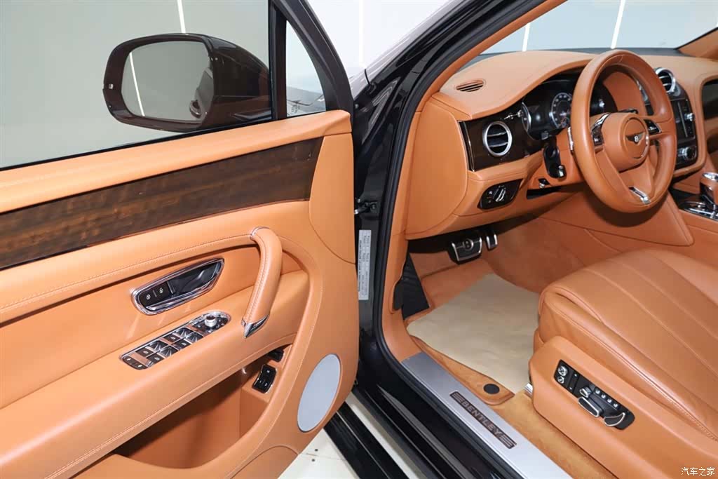 Bentley Bentayga, 2018 18