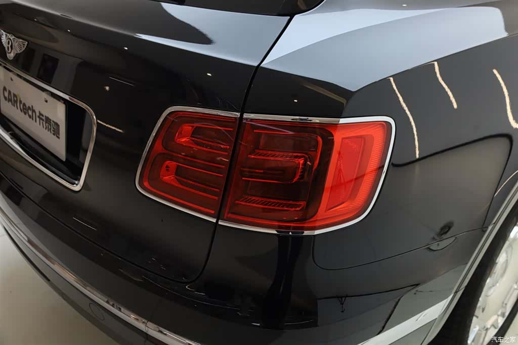 Bentley Bentayga, 2018 11
