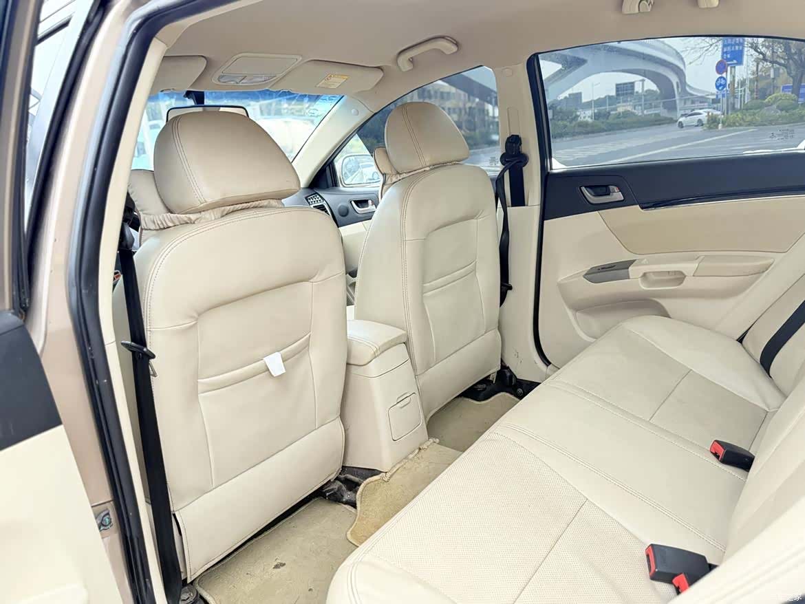 Geely Emgrand, 2013 11