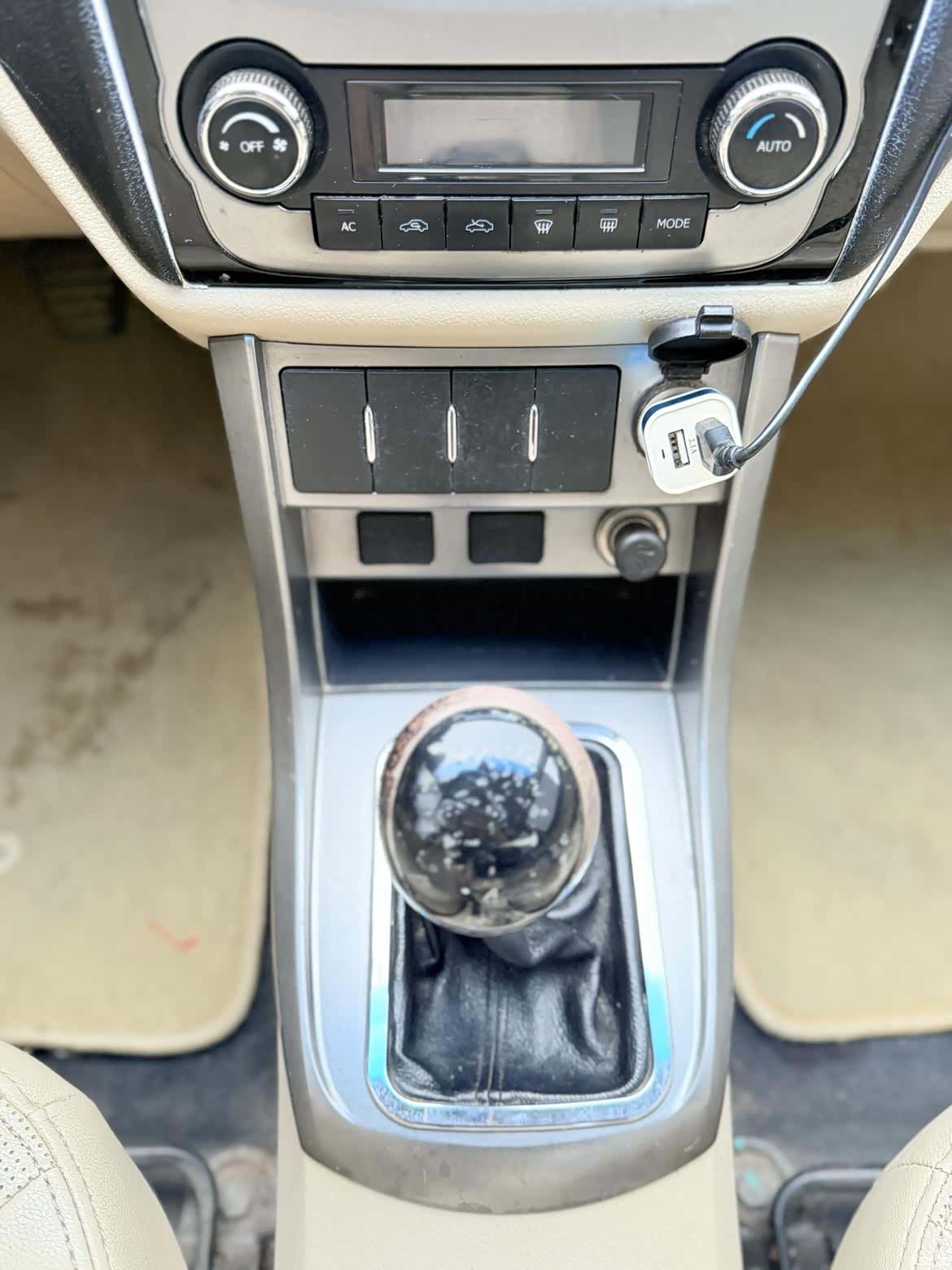 Geely Emgrand, 2013 13