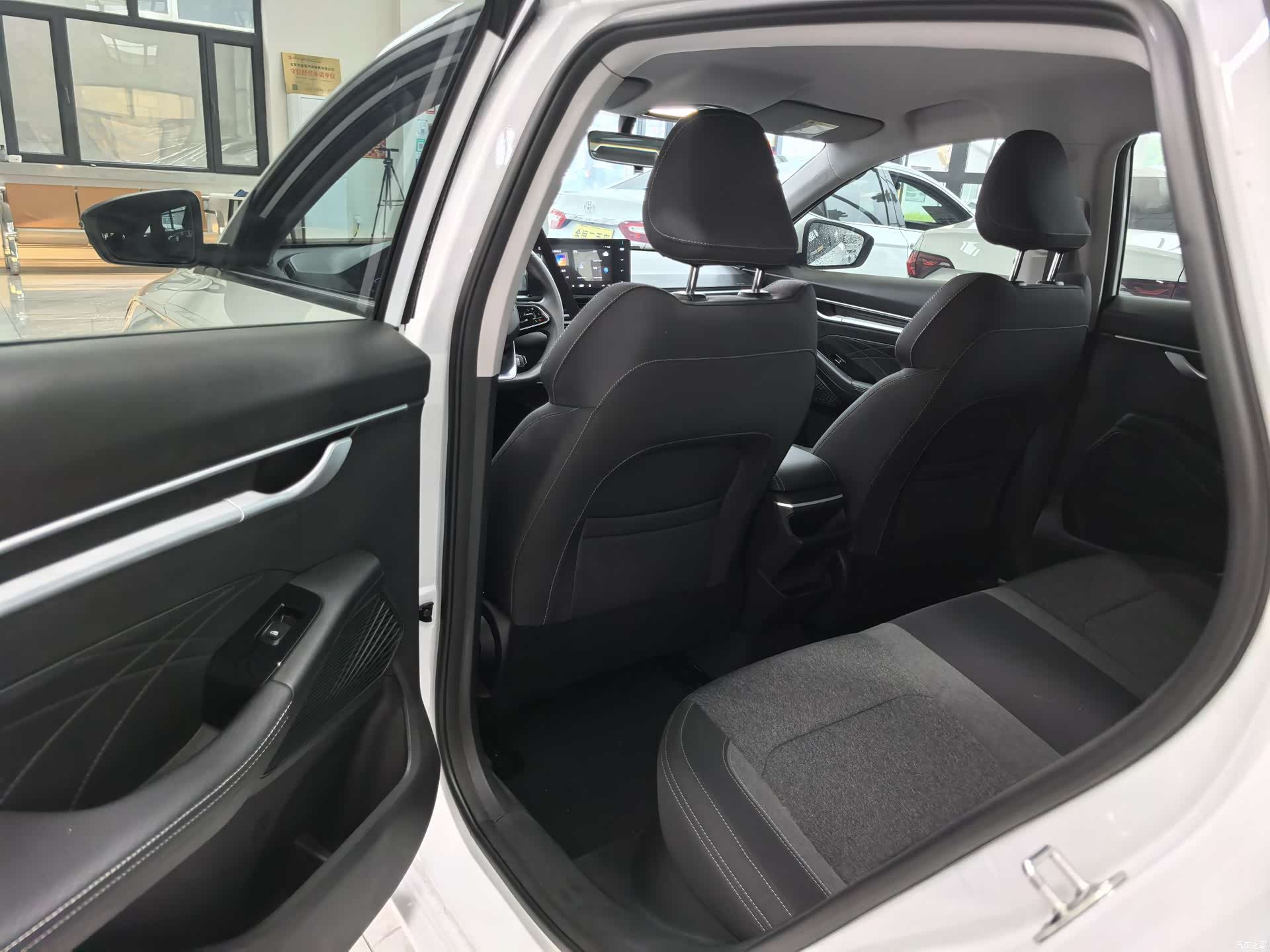 Geely Emgrand, 2026 7