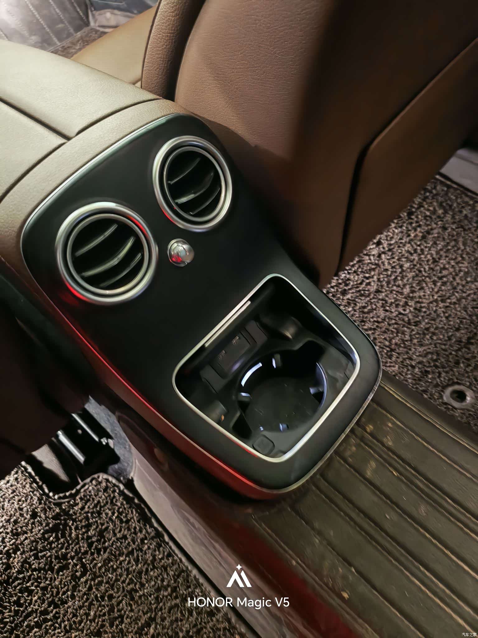 Mercedes-Benz E-Class, 2023 14